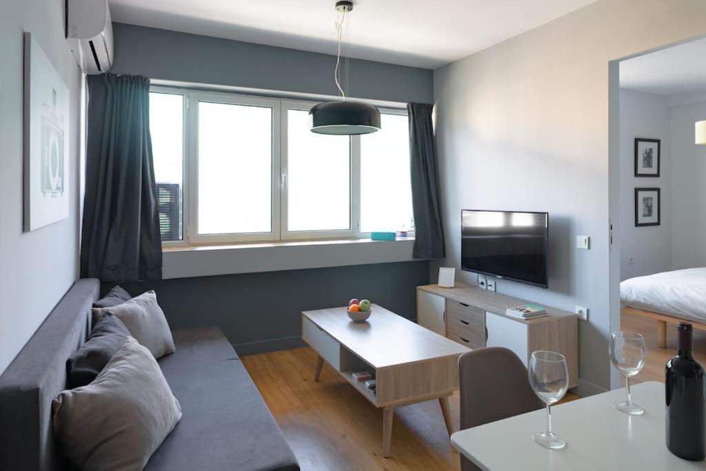 Cozy, Luminous And Comfy 5 Min Walk To Acropolis Apartment Athena Bagian luar foto