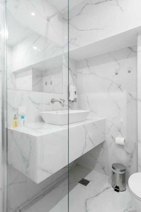 Cozy, Luminous And Comfy 5 Min Walk To Acropolis Apartment Athena Bagian luar foto