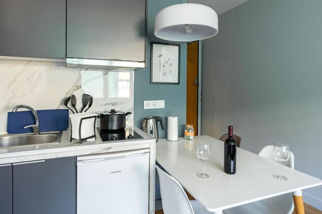 Cozy, Luminous And Comfy 5 Min Walk To Acropolis Apartment Athena Bagian luar foto